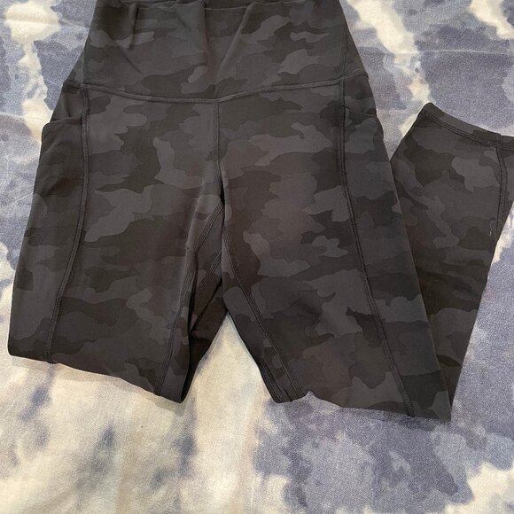 Lululemon High-Rise Tight size 6 Incognito Camo Multi Grey - Picture 2 of 6